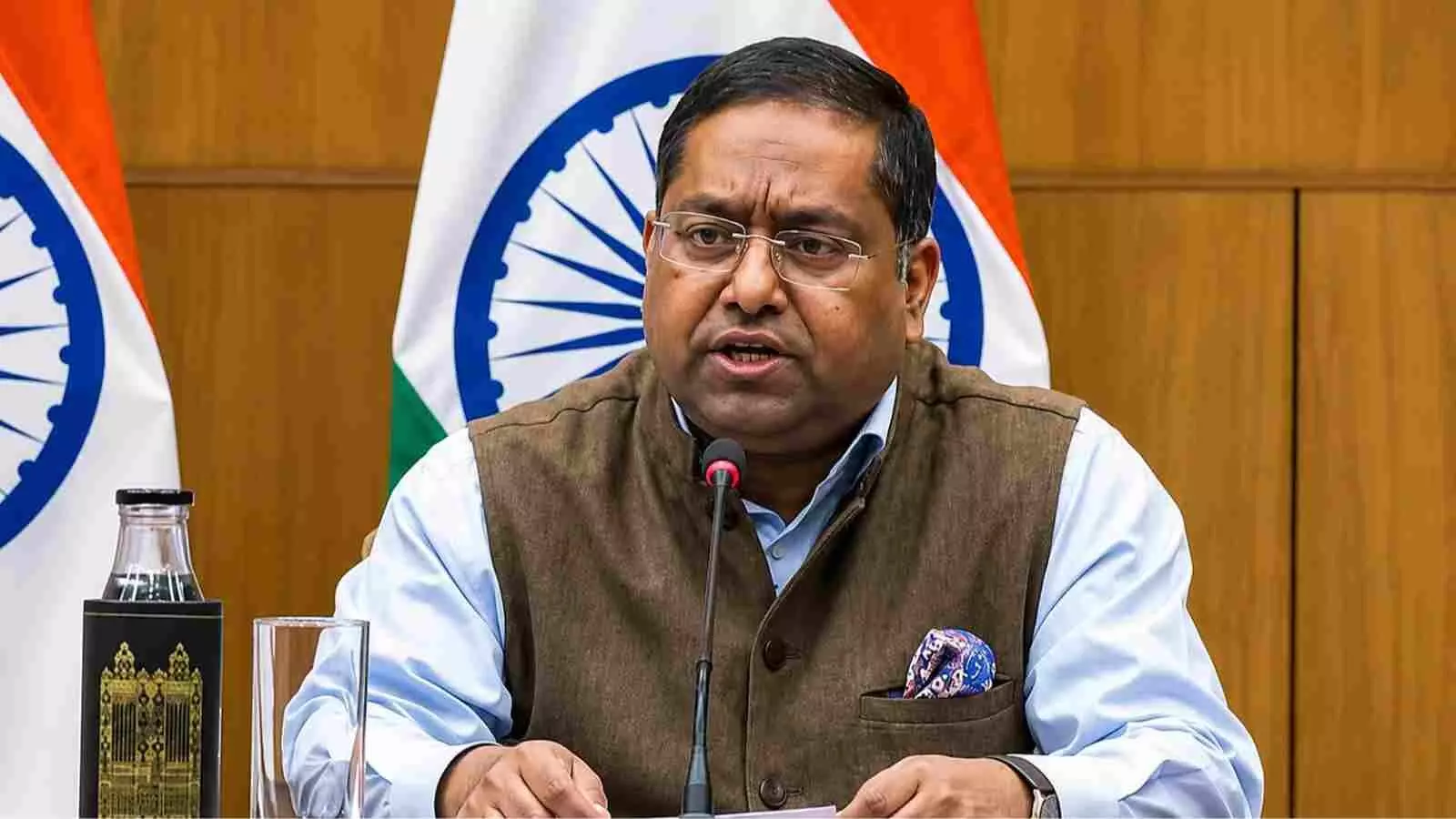 विदेश मंत्रालय के प्रवक्ता रणधीर जायसवाल नई दिल्ली में प्रेस कॉन्फ्रेंस के दौरान। विदेश मंत्रालय के प्रवक्ता रणधीर जायसवाल नई दिल्ली में प्रेस कॉन्फ्रेंस के दौरान।