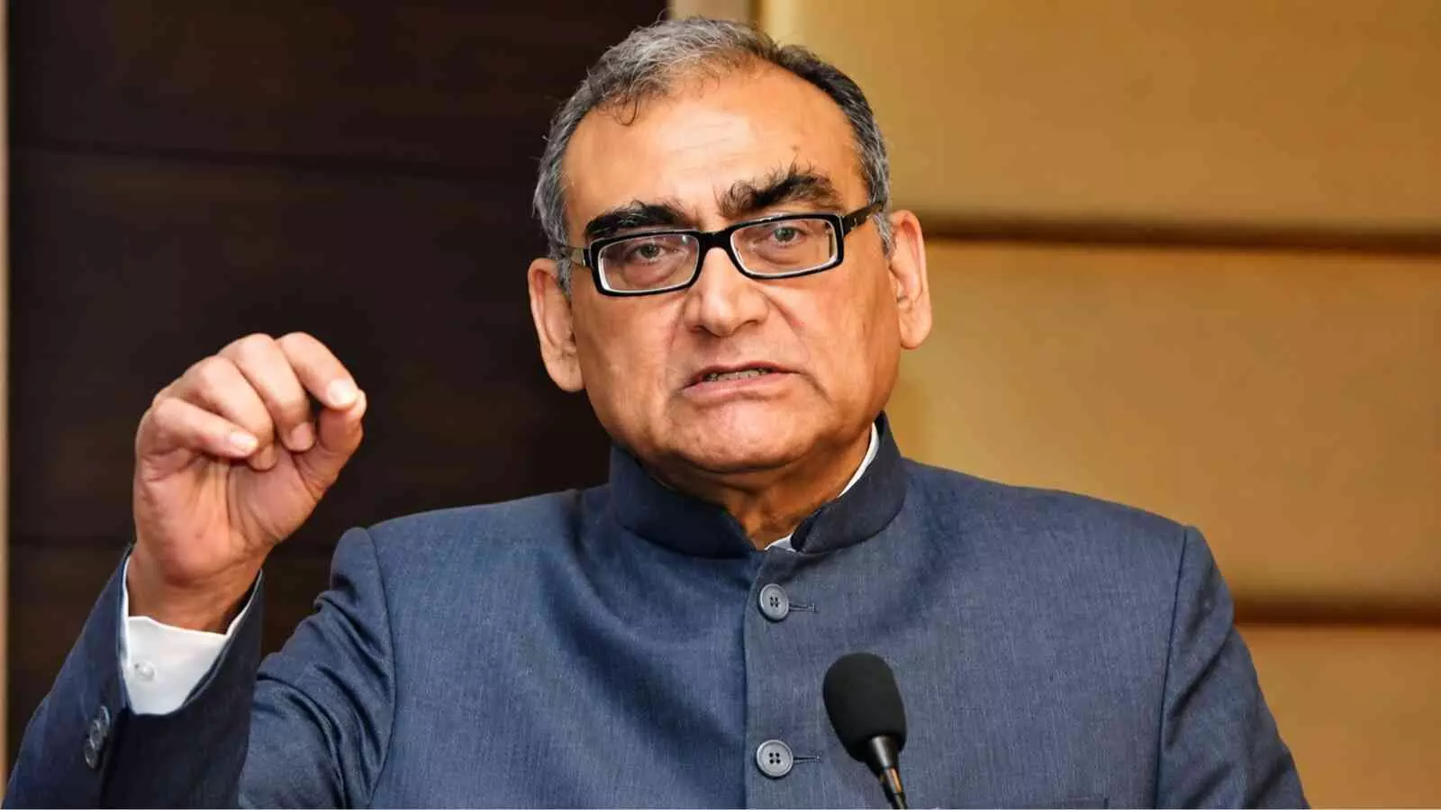 माइक के सामने बातचीत करते हुए पूर्व जस्टिस मार्कंडेय काटजू नई दिल्ली में। माइक के सामने बातचीत करते हुए पूर्व जस्टिस मार्कंडेय काटजू नई दिल्ली में।