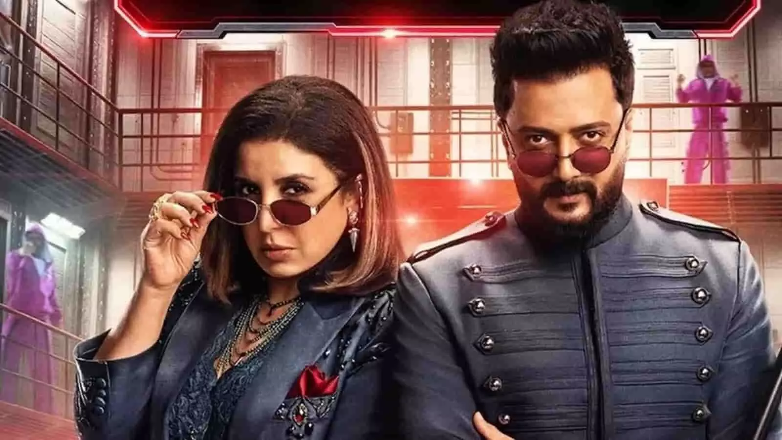 फराह खान और रितेश देशमुख लॉक अप 2 के सेट पर पोज दे रहे हैं।