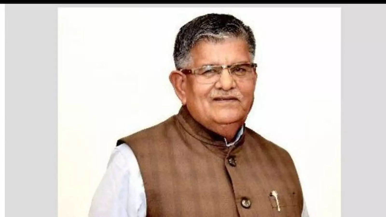 औपचारिक पोशाक में पंजाब के राज्यपाल गुलाबचंद कटारिया की तस्वीर। औपचारिक पोशाक में पंजाब के राज्यपाल गुलाबचंद कटारिया की तस्वीर।