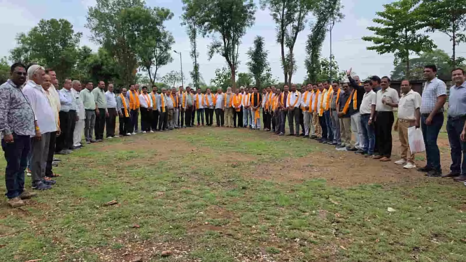चित्तौड़गढ़ में नगर माहेश्वरी सभा के नवनिर्वाचित पदाधिकारी और समाज के सदस्य एकत्रित हैं। चित्तौड़गढ़ में नगर माहेश्वरी सभा के नवनिर्वाचित पदाधिकारी और समाज के सदस्य एकत्रित हैं।