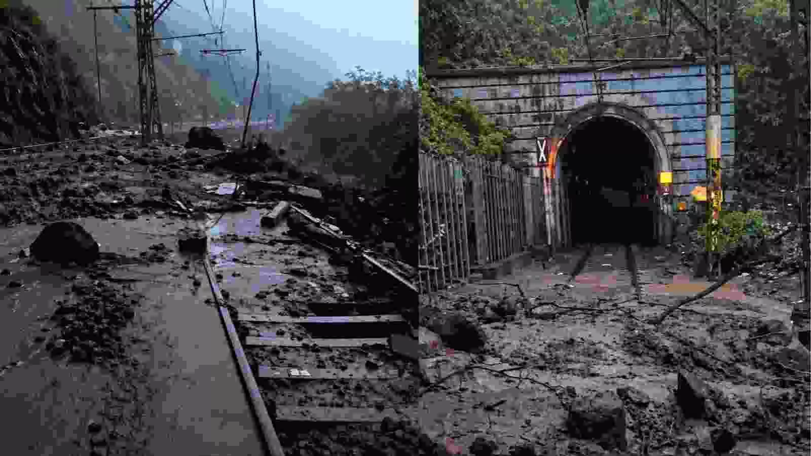 भूस्खलन के कारण पटरियों पर जमा मलबा और बाधित रेलवे ट्रैक मुंबई-पुणे सेक्शन में। भूस्खलन के कारण पटरियों पर जमा मलबा और बाधित रेलवे ट्रैक मुंबई-पुणे सेक्शन में।