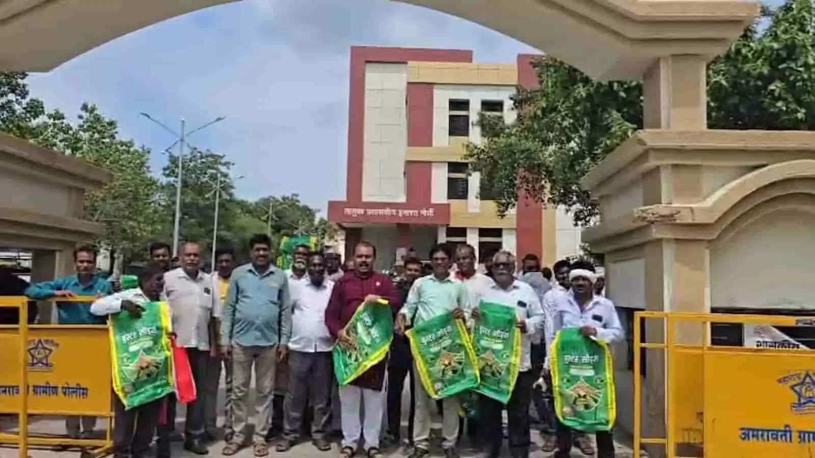 अमरावती के मोर्शी में हुतुतू बूस्टर कंपनी के खिलाफ किसानों का प्रदर्शन, 7 दिन में मुआवजे की मांग