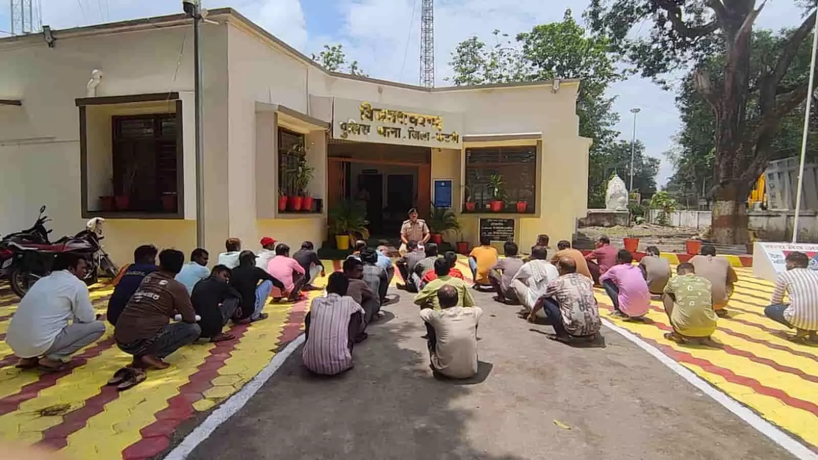 कटनी के विजयराघवगढ़ थाना में आदतन अपराधियों की सघन चेकिंग, बाउंड ओवर कर पुलिस ने दी जेल भेजने की चेतावनी
