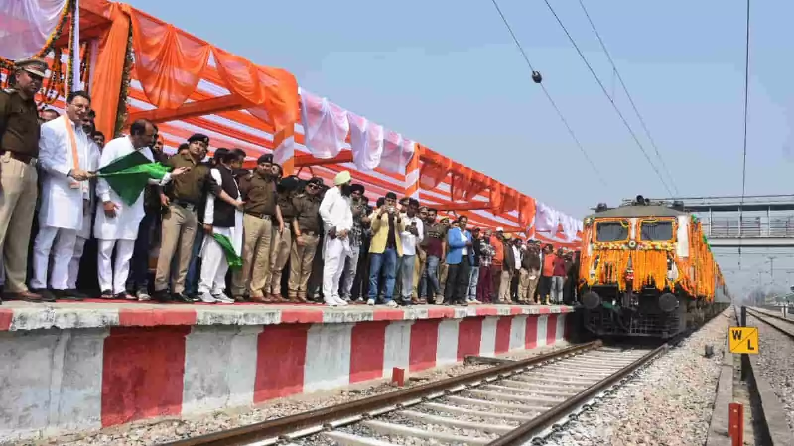 टनकपुर-नांदेड और नांदेड-मुंबई एक्सप्रेस को मिली हरी झंडी, शाहजहांपुर तक ट्रेन विस्तार से बढ़ी रेल कनेक्टिविटी