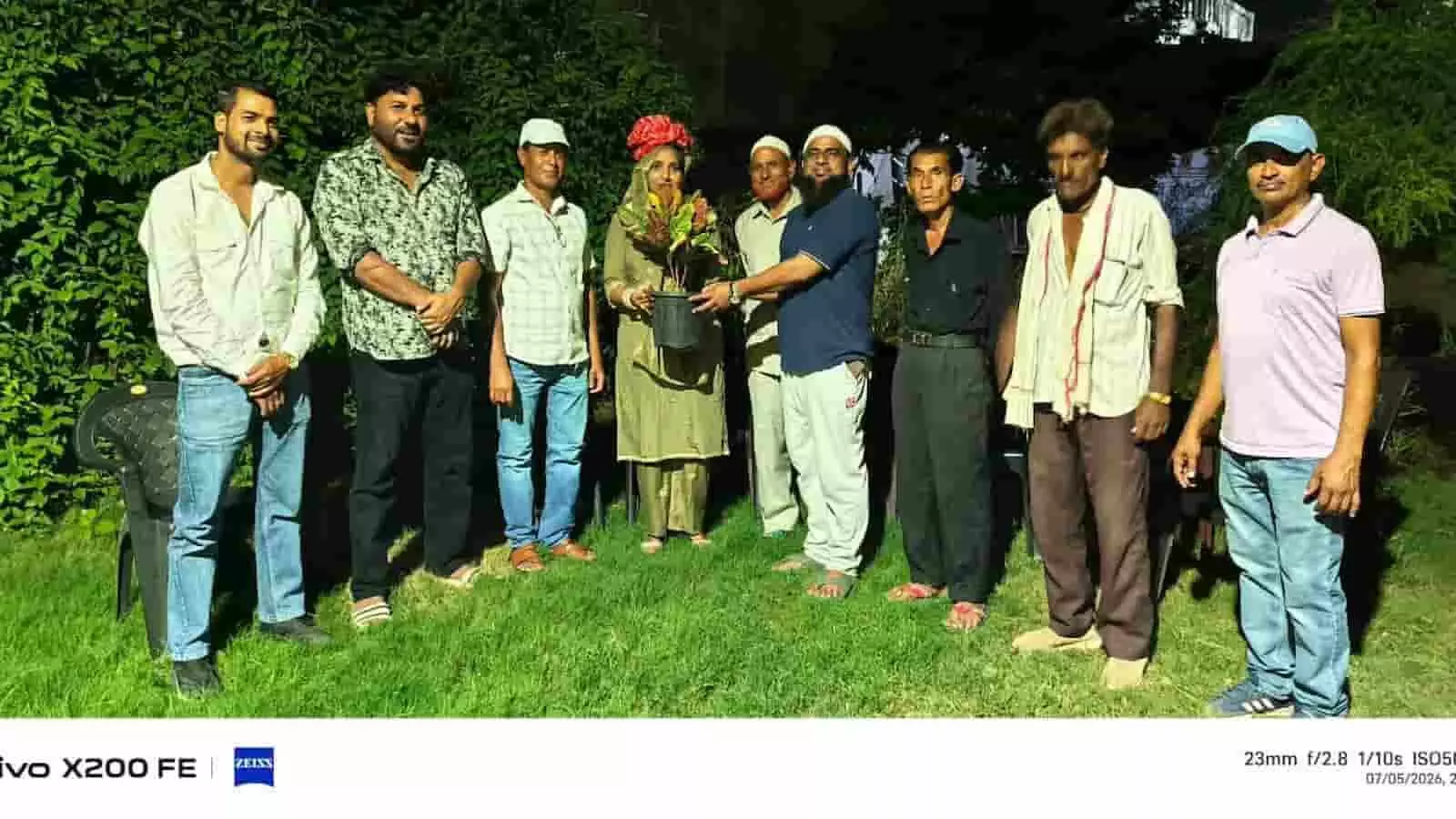 तस्वीर में हिंडौन के एक कार्यक्रम में कांग्रेस अल्पसंख्यक विभाग की नेता शबनम खान का स्वागत करते पदाधिकारी दिख रहे हैं। तस्वीर में हिंडौन के एक कार्यक्रम में कांग्रेस अल्पसंख्यक विभाग की नेता शबनम खान का स्वागत करते पदाधिकारी दिख रहे हैं।