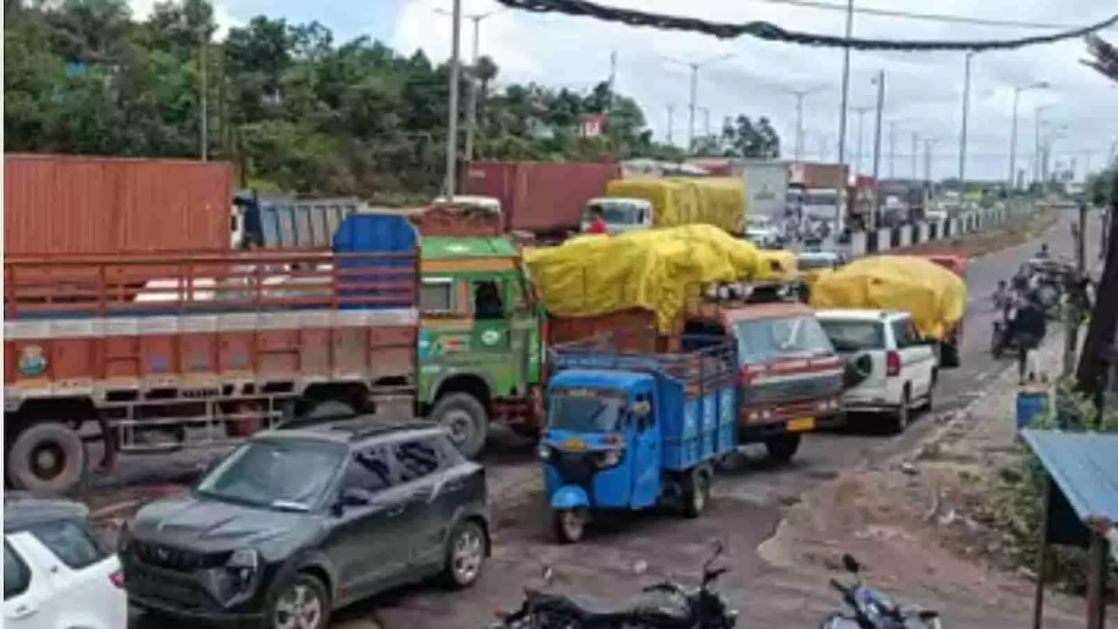 सिहोरा में मूंग-उड़द खरीदी ठप होने पर किसानों का NH-30 पर चक्का जाम, 40 मिनट थमा जबलपुर-कटनी मार्ग