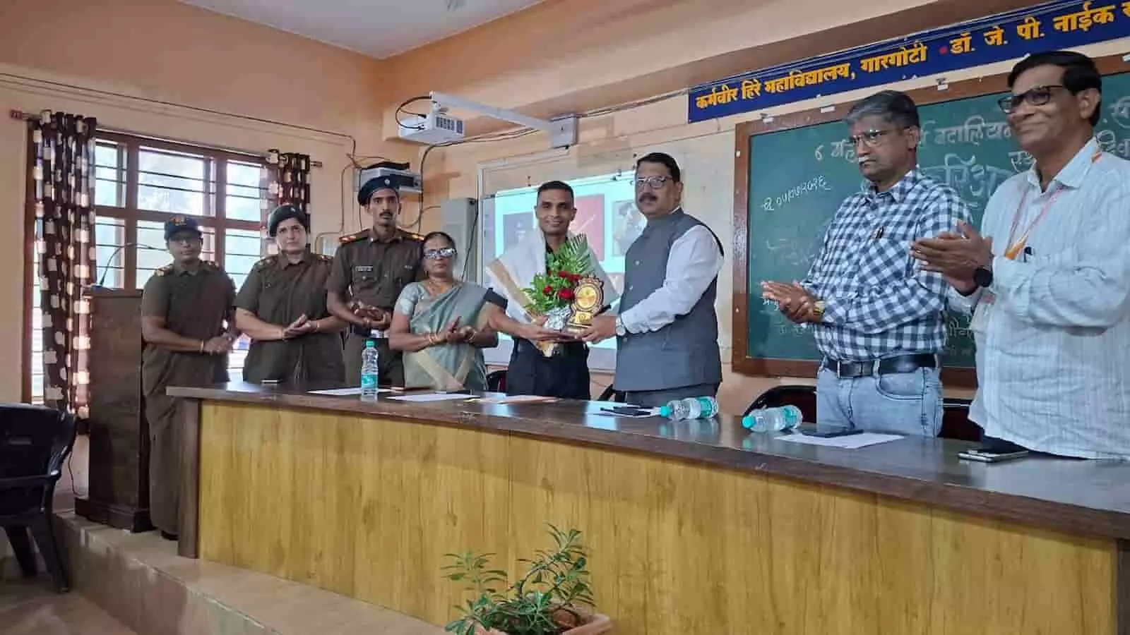 गारगोटी में 6 महाराष्ट्र गर्ल्स बटालियन एनसीसी स्थापना दिवस पर सैन्य करियर मार्गदर्शन से छात्र हुए प्रेरित