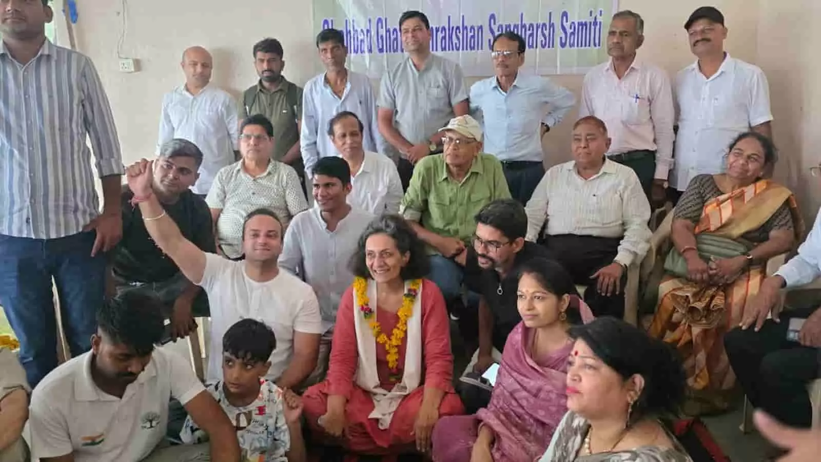 तस्वीर में बारां की पर्यावरण बैठक के दौरान एकजुट हुए विभिन्न पर्यावरणविद और कार्यकर्ता।
