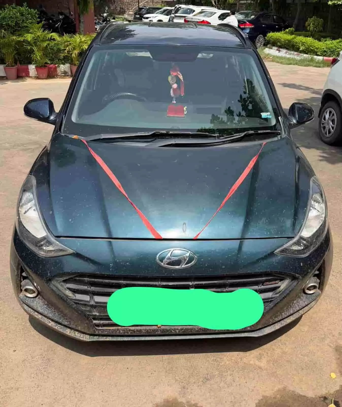 सीबीएन कार्यालय परिसर में खड़ी गहरे रंग की कार, जिसमें मादक पदार्थ छिपाए गए थे। सीबीएन कार्यालय परिसर में खड़ी गहरे रंग की कार, जिसमें मादक पदार्थ छिपाए गए थे।