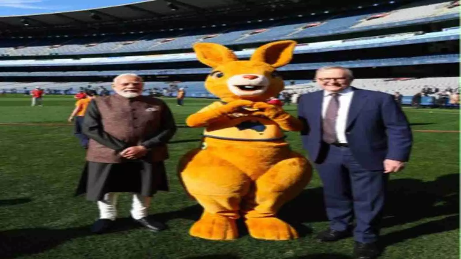 मेलबर्न क्रिकेट ग्राउंड में प्रधानमंत्री नरेंद्र मोदी और एंथनी अल्बनीज खेल कूटनीति के संदर्भ में। मेलबर्न क्रिकेट ग्राउंड में प्रधानमंत्री नरेंद्र मोदी और एंथनी अल्बनीज खेल कूटनीति के संदर्भ में।