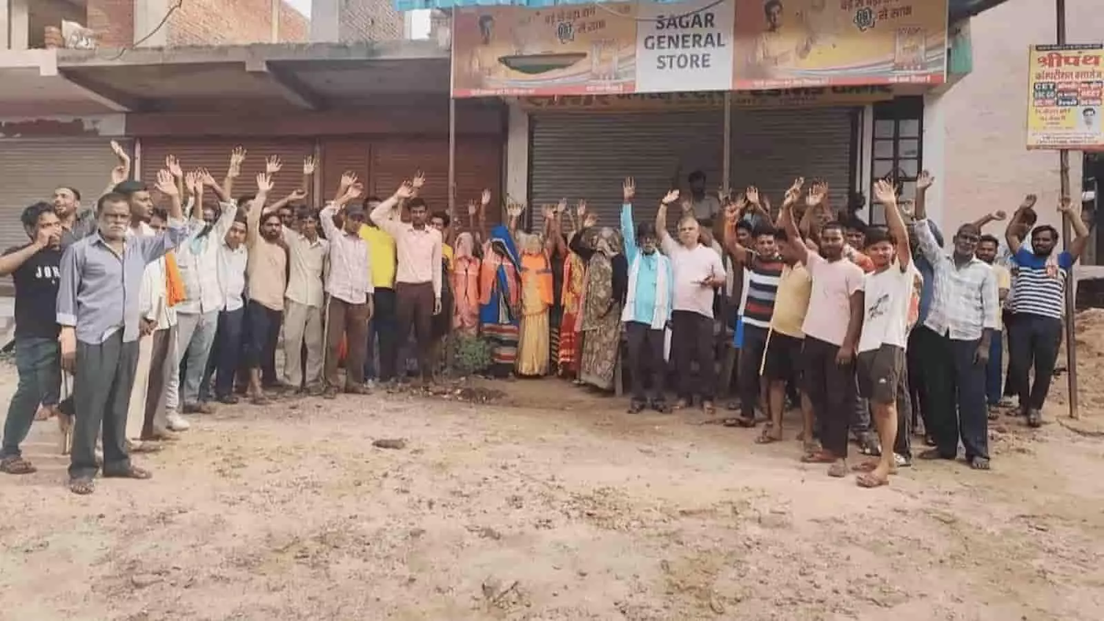 बयाना में नगर पालिका के सफाई कर्मचारी अपनी मांगों को लेकर विरोध प्रदर्शन कर रहे हैं। बयाना में नगर पालिका के सफाई कर्मचारी अपनी मांगों को लेकर विरोध प्रदर्शन कर रहे हैं।