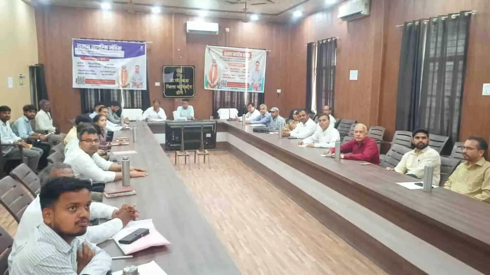 डीग में राजस्थान समान नागरिकता संहिता पर आयोजित जनसुनवाई में मौजूद अधिकारी और जनप्रतिनिधि। डीग में राजस्थान समान नागरिकता संहिता पर आयोजित जनसुनवाई में मौजूद अधिकारी और जनप्रतिनिधि।