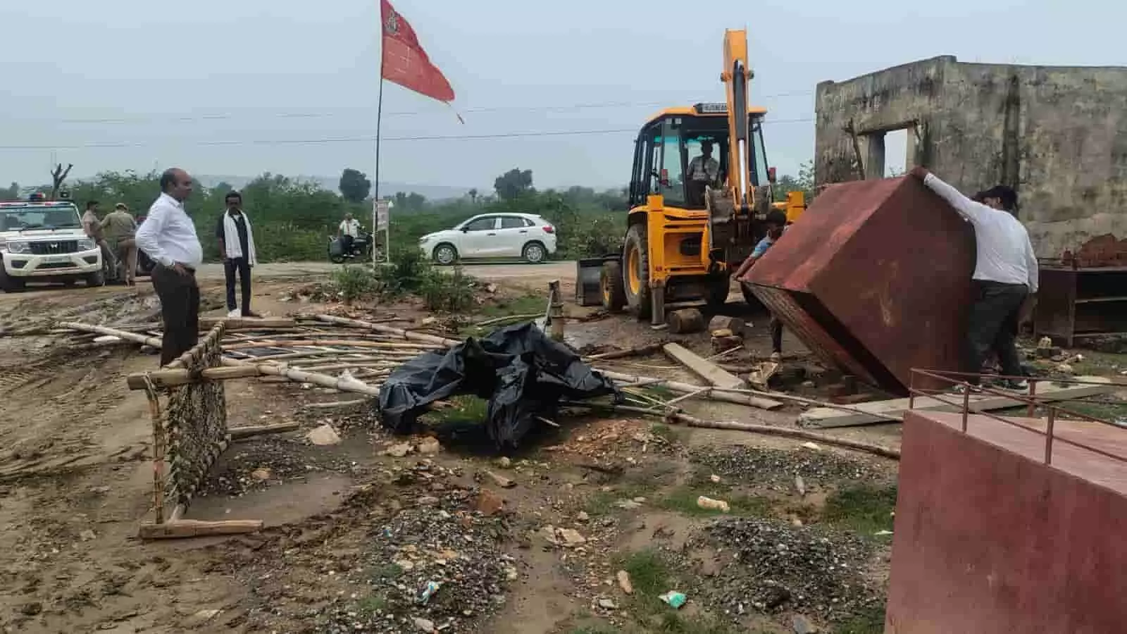 सलूम्बर में हाईवे अतिक्रमण पर प्रशासन का बड़ा अभियान, जिला कलक्टर के निर्देश पर लगातार कार्रवाई से मचा हड़कंप