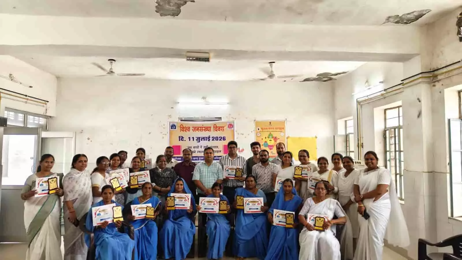 खेरवाड़ा में स्वास्थ्य कर्मियों को सम्मानित करते स्वास्थ्य विभाग के अधिकारी। खेरवाड़ा में स्वास्थ्य कर्मियों को सम्मानित करते स्वास्थ्य विभाग के अधिकारी।