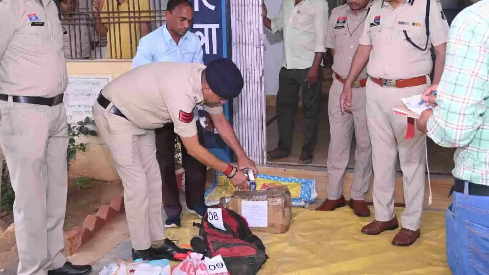 छत्तीसगढ़ में नशे के कारोबार पर बड़ा प्रहार: सूरजपुर पुलिस ने 21 लाख का गांजा-इंजेक्शन किया नष्ट छत्तीसगढ़ में नशे के कारोबार पर बड़ा प्रहार: सूरजपुर पुलिस ने 21 लाख का गांजा-इंजेक्शन किया नष्ट