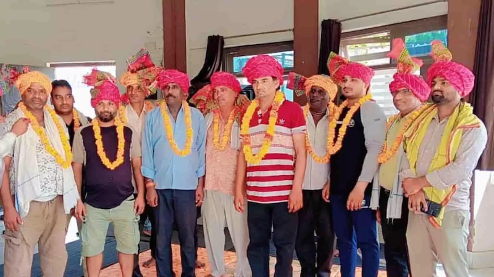 तस्वीर में डीग में आयोजित टेंट संघ की बैठक में शामिल सदस्य दिख रहे हैं। तस्वीर में डीग में आयोजित टेंट संघ की बैठक में शामिल सदस्य दिख रहे हैं।