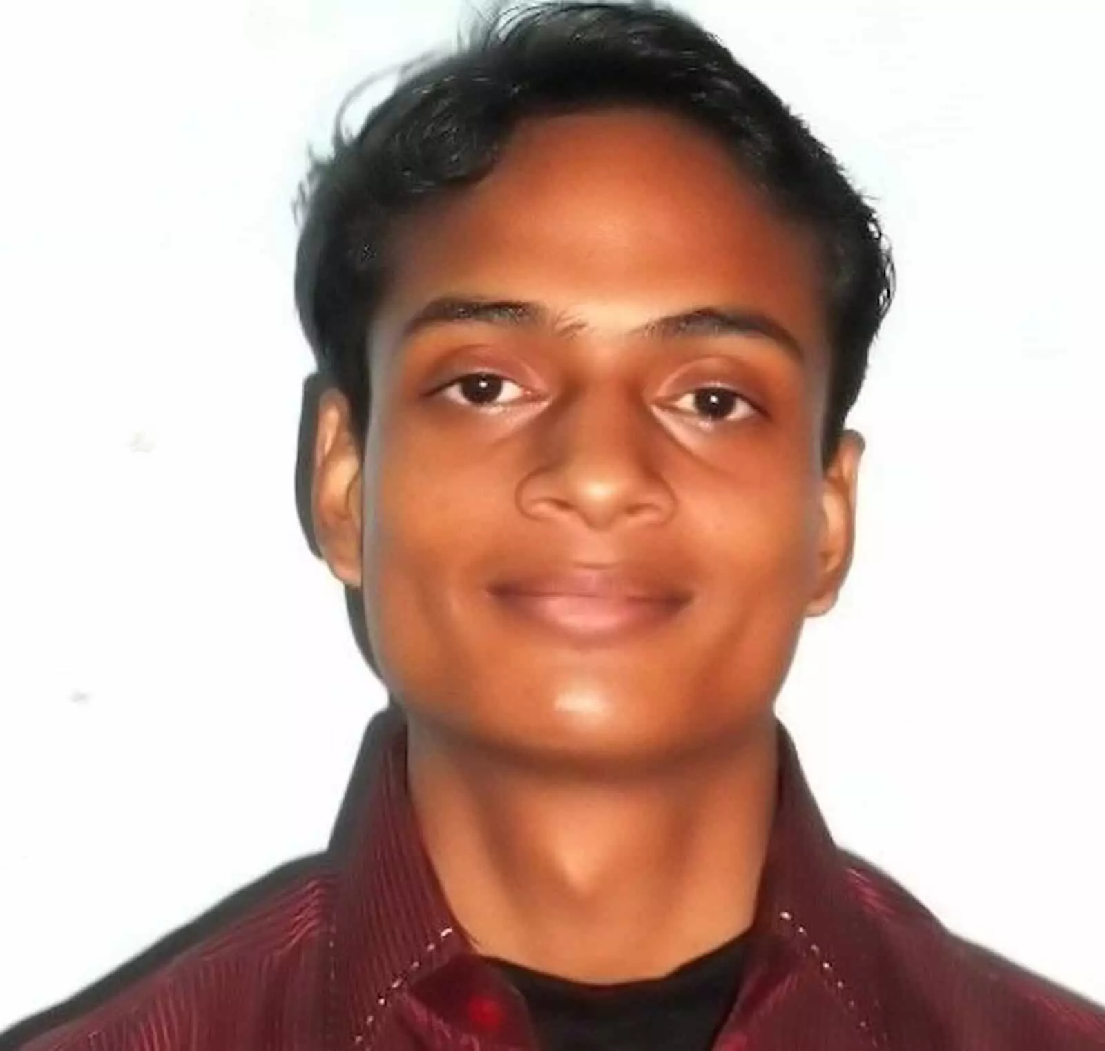 तस्वीर में कोटा मंडल के रेलवे कर्मचारी रविन्द्र लखारा सामने की ओर देख रहे हैं।
