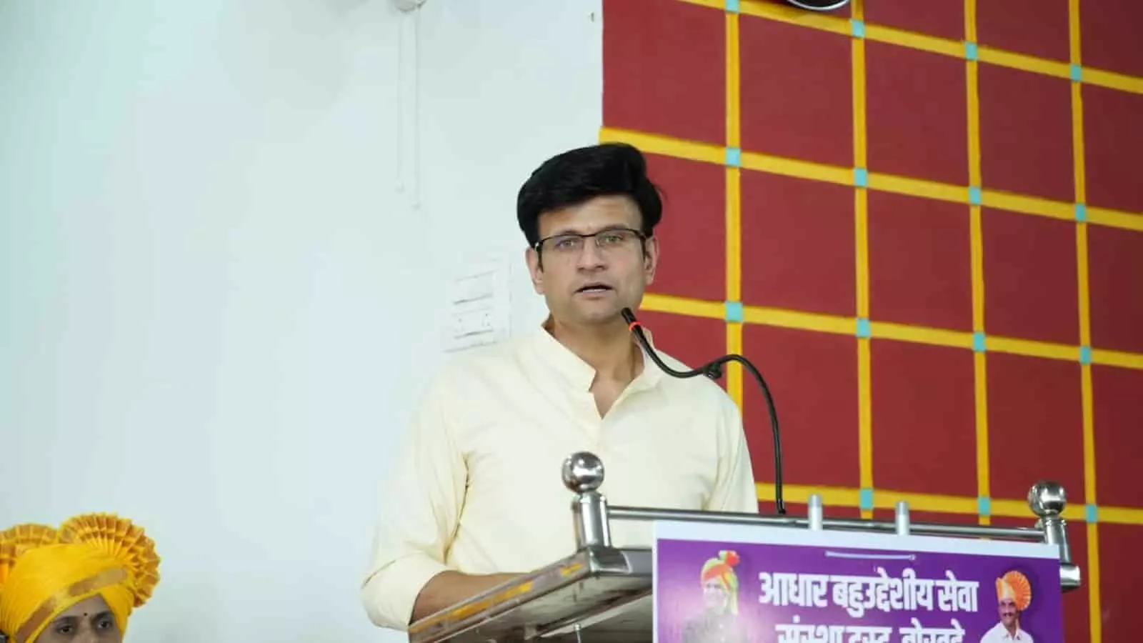 कोल्हापुर के बोरवडे में राजे समरजीतसिंह घाटगे एक कार्यक्रम को संबोधित कर रहे हैं। कोल्हापुर के बोरवडे में राजे समरजीतसिंह घाटगे एक कार्यक्रम को संबोधित कर रहे हैं।