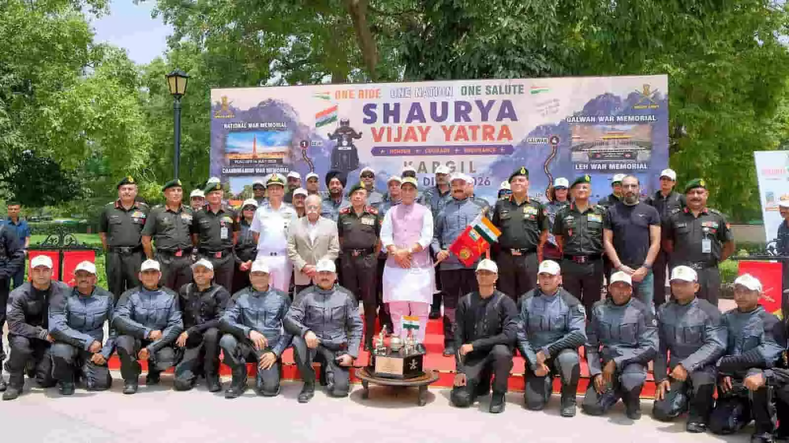 तस्वीर में दिल्ली के राष्ट्रीय समर स्मारक पर रक्षा मंत्री राजनाथ सिंह सैन्य अधिकारियों और बाइकर्स के साथ दिख रहे हैं। तस्वीर में दिल्ली के राष्ट्रीय समर स्मारक पर रक्षा मंत्री राजनाथ सिंह सैन्य अधिकारियों और बाइकर्स के साथ दिख रहे हैं।