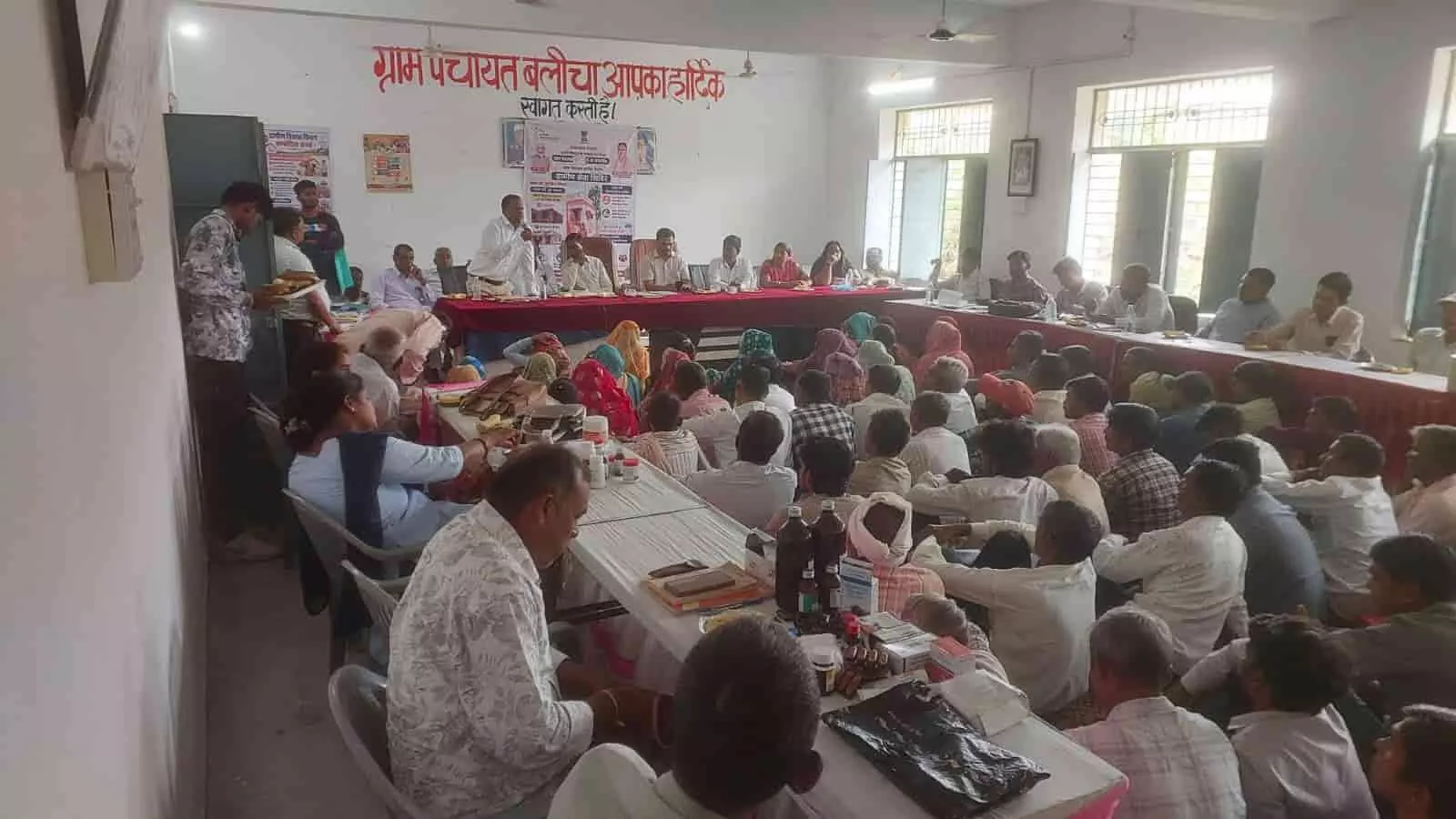 खेरवाड़ा के बलीचा ग्राम पंचायत कार्यालय में ग्रामीणों की समस्याओं के समाधान हेतु आयोजित सेवा शिविर। खेरवाड़ा के बलीचा ग्राम पंचायत कार्यालय में ग्रामीणों की समस्याओं के समाधान हेतु आयोजित सेवा शिविर।
