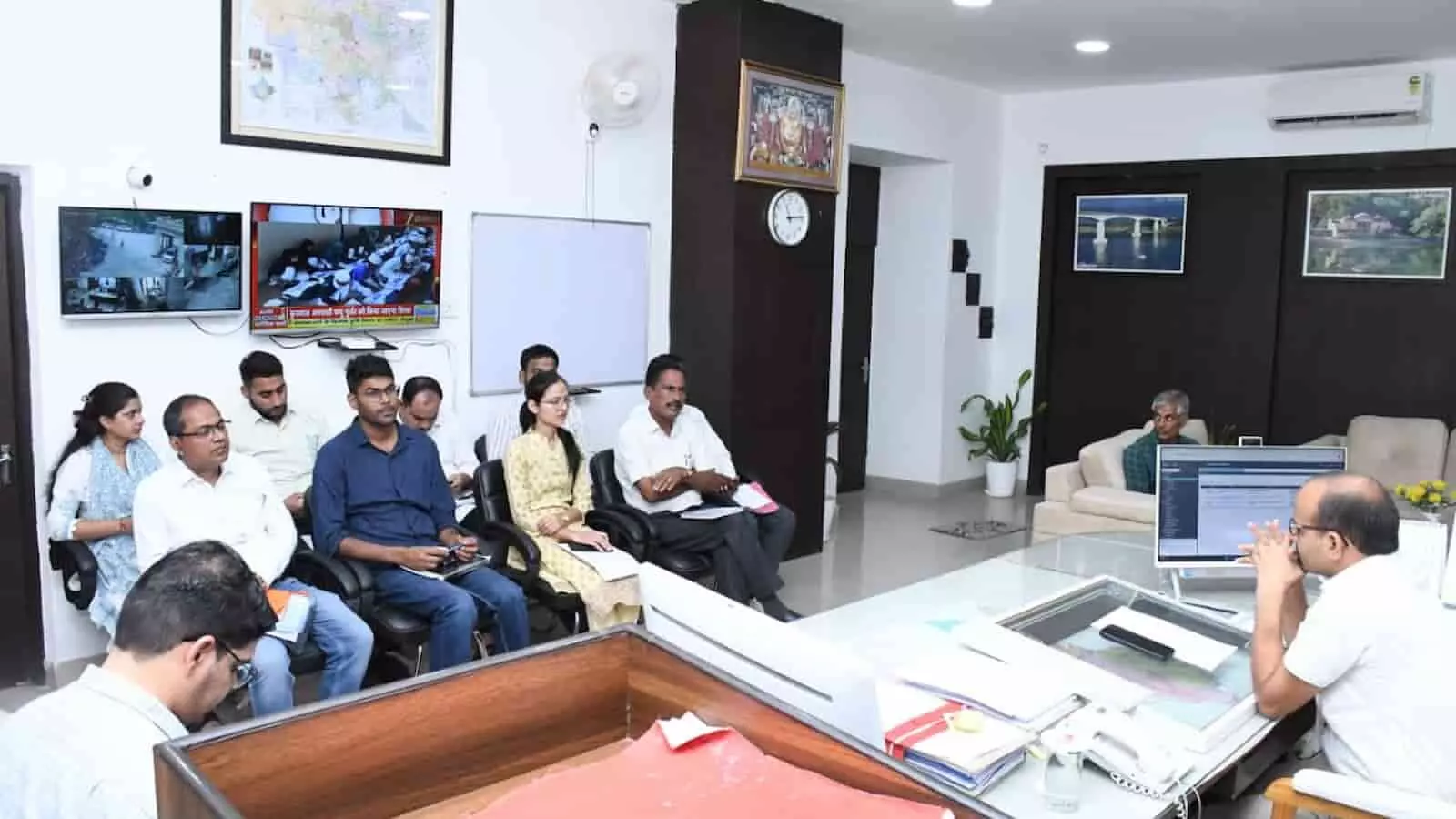 जिला कौशल समिति की बैठक में सख्ती, युवाओं को रोजगार से जोड़ने पर कलक्टर का जोर