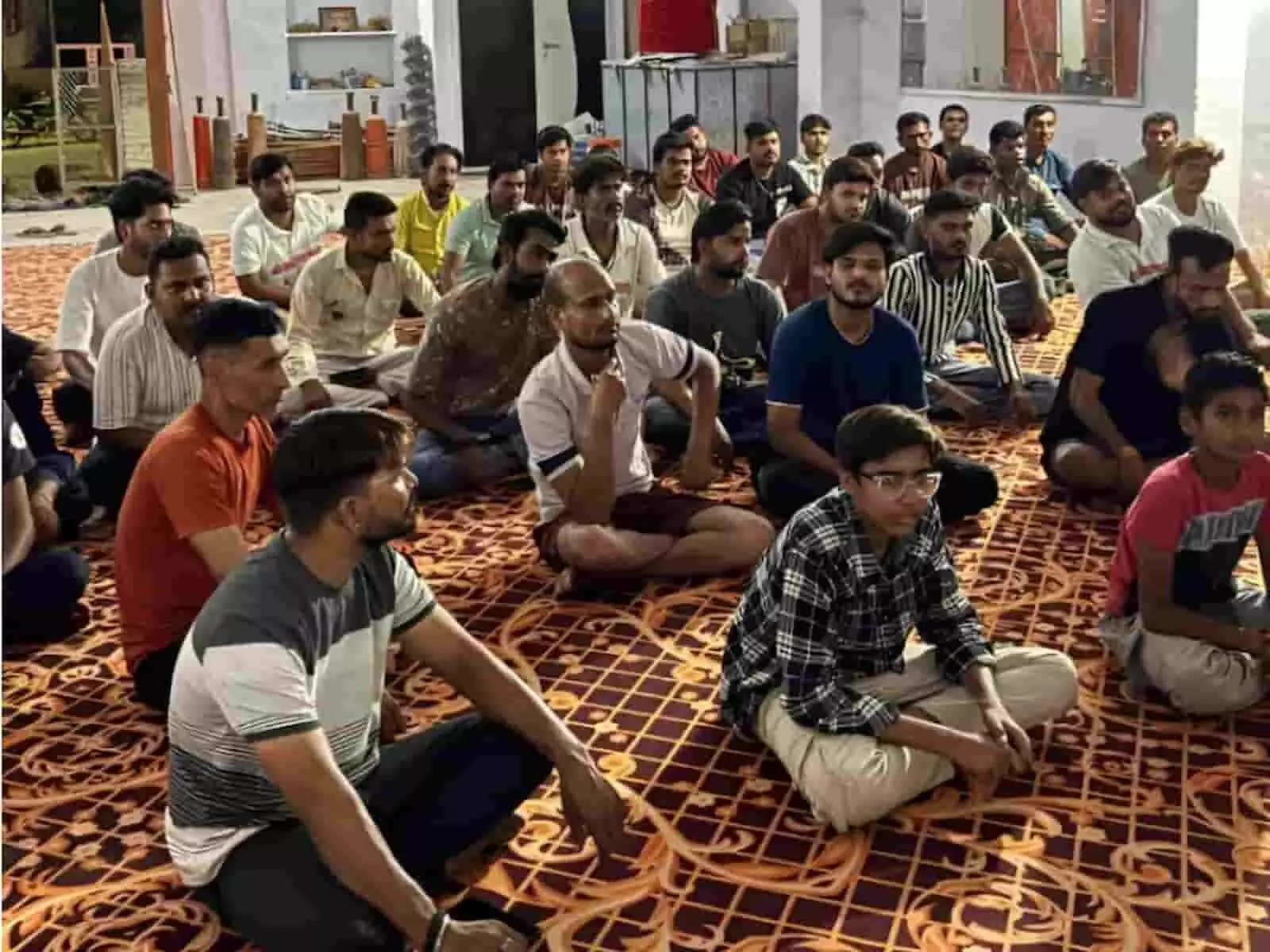 निंबाहेड़ा के ढाबेश्वर महादेव व्यायामशाला में बैठक करते हुए सदस्य। निंबाहेड़ा के ढाबेश्वर महादेव व्यायामशाला में बैठक करते हुए सदस्य।