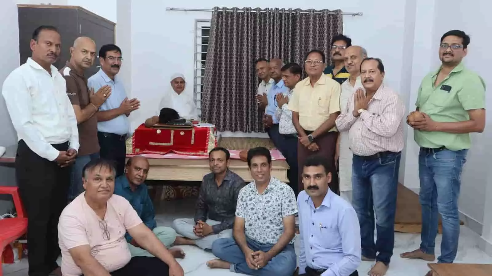 कोटा में गणिनी आर्यिका स्वस्ति भूषण माताजी के सान्निध्य में बैठक करते जैन सोशल ग्रुप के पदाधिकारी। कोटा में गणिनी आर्यिका स्वस्ति भूषण माताजी के सान्निध्य में बैठक करते जैन सोशल ग्रुप के पदाधिकारी।