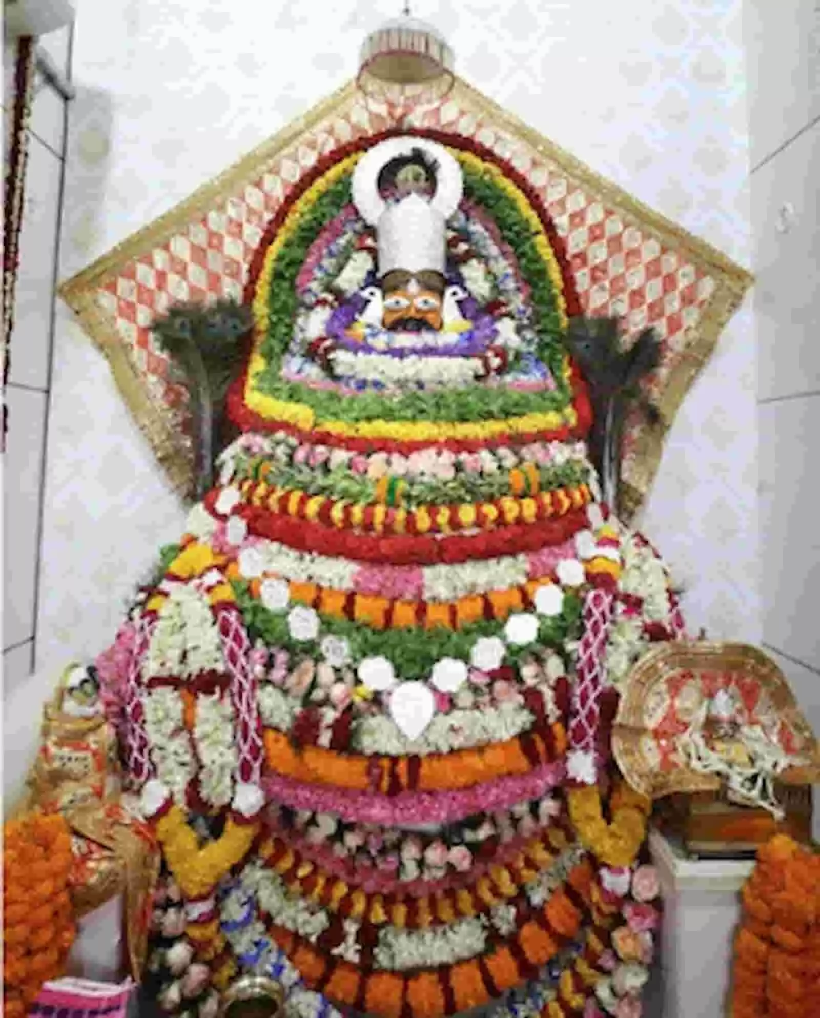 तस्वीर में गंगापुर सिटी मंदिर में फूलों से सजे बाबा श्याम विग्रह के दर्शन हो रहे हैं। तस्वीर में गंगापुर सिटी मंदिर में फूलों से सजे बाबा श्याम विग्रह के दर्शन हो रहे हैं।