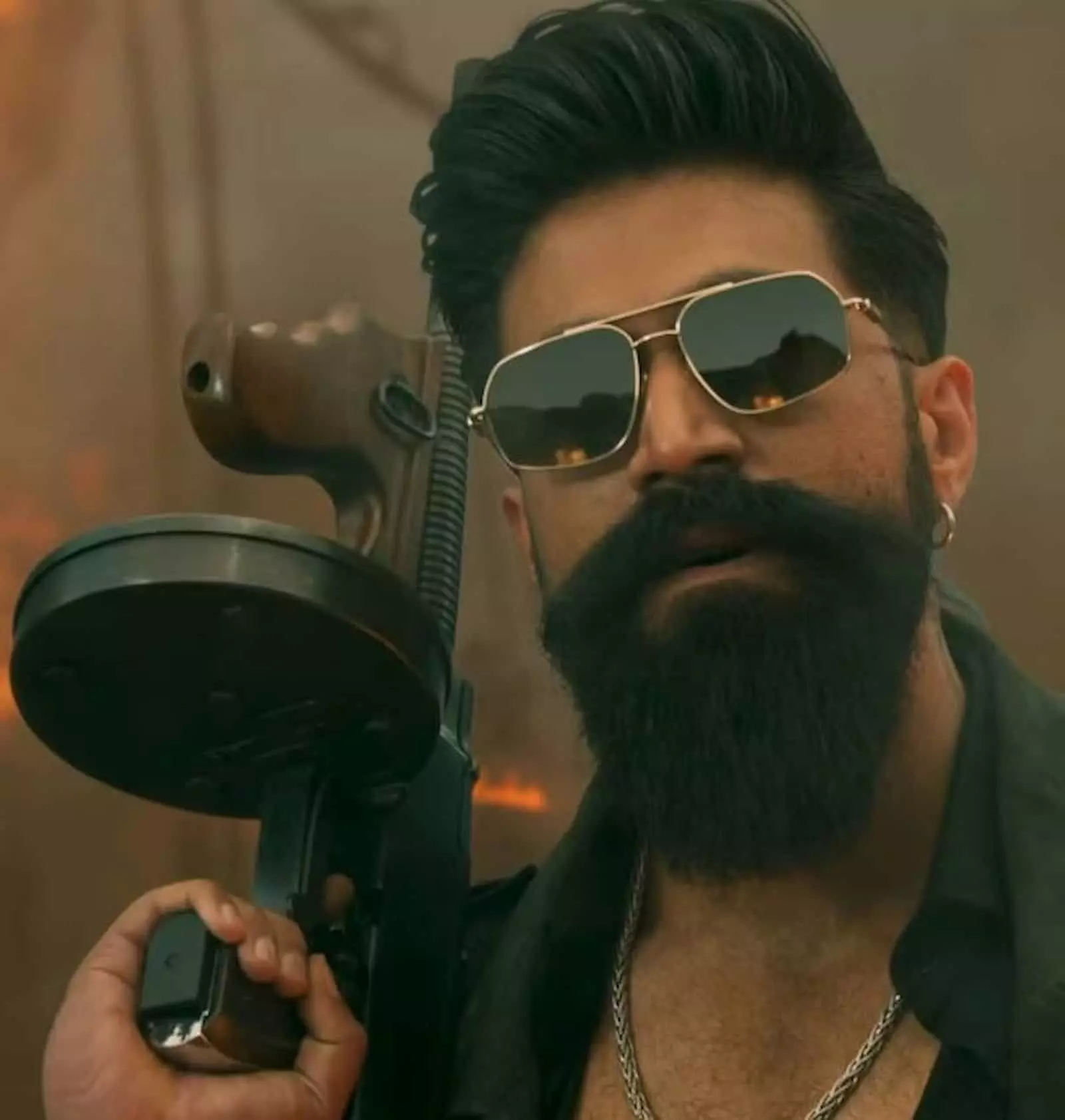 यश और गीतू मोहनदास की Toxic पर मचा बवाल, इंटीमेसी सीन को लेकर सोशल मीडिया में बहस तेज