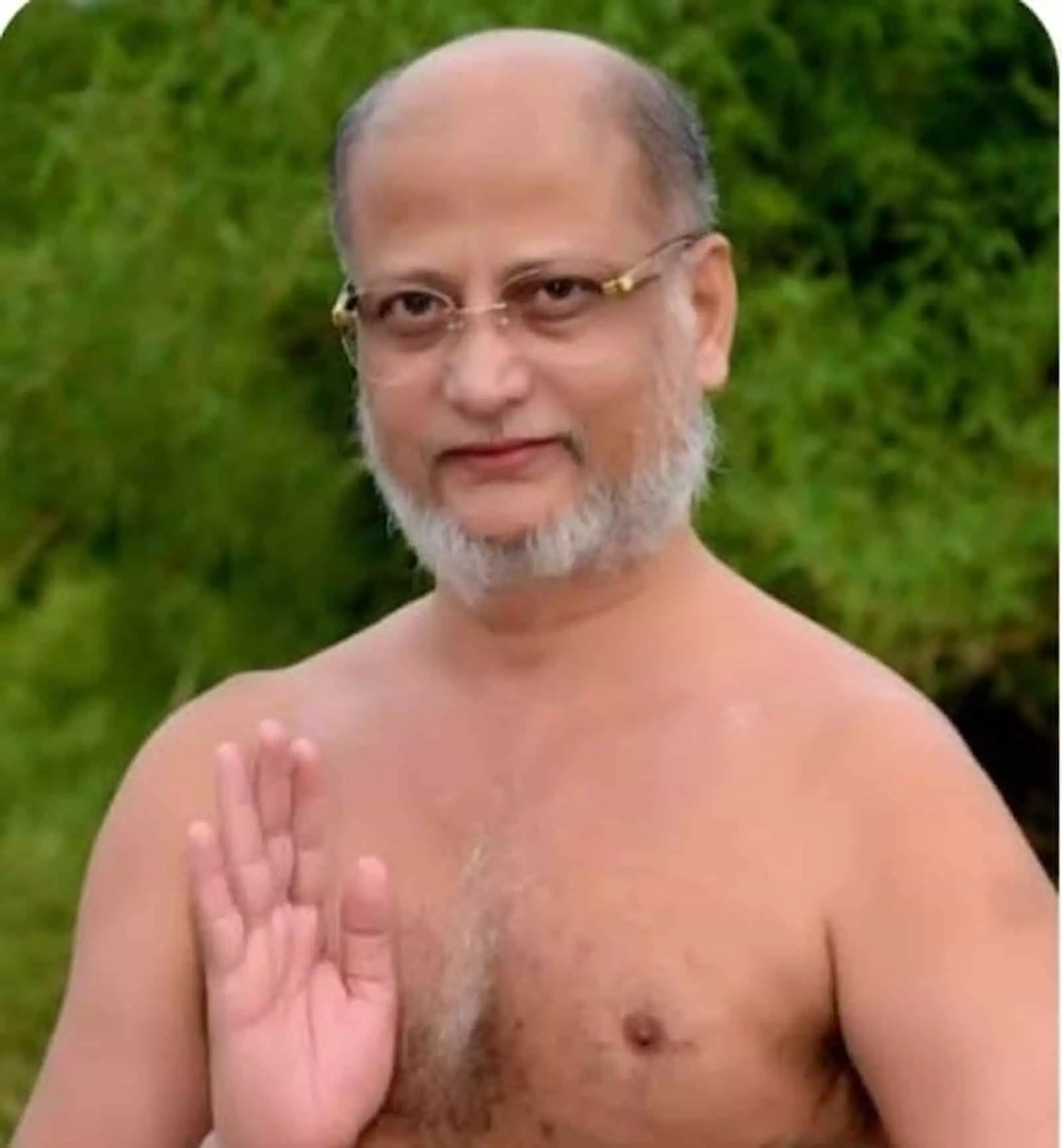 तस्वीर में राष्ट्र संत पुलकसागरजी महाराज आशीर्वाद की मुद्रा में नजर आ रहे हैं। तस्वीर में राष्ट्र संत पुलकसागरजी महाराज आशीर्वाद की मुद्रा में नजर आ रहे हैं।