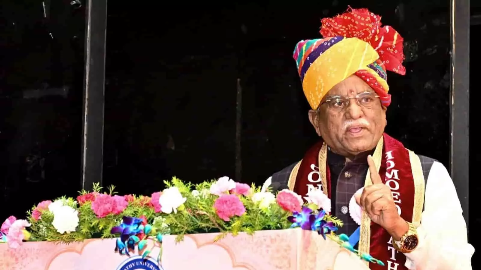 राज्यपाल श्री हरिभाऊ बागडे होम्योपैथी विश्वविद्यालय जयपुर के दीक्षांत समारोह में मंच से संबोधित कर रहे हैं। राज्यपाल श्री हरिभाऊ बागडे होम्योपैथी विश्वविद्यालय जयपुर के दीक्षांत समारोह में मंच से संबोधित कर रहे हैं।
