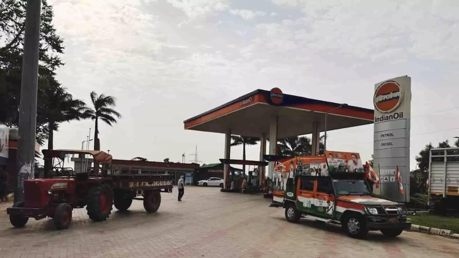 छीपाबड़ौद के सालपुरा रोड पर स्थित गोविंद इंडियन ऑयल पेट्रोल पंप परिसर का सामान्य दृश्य। छीपाबड़ौद के सालपुरा रोड पर स्थित गोविंद इंडियन ऑयल पेट्रोल पंप परिसर का सामान्य दृश्य।