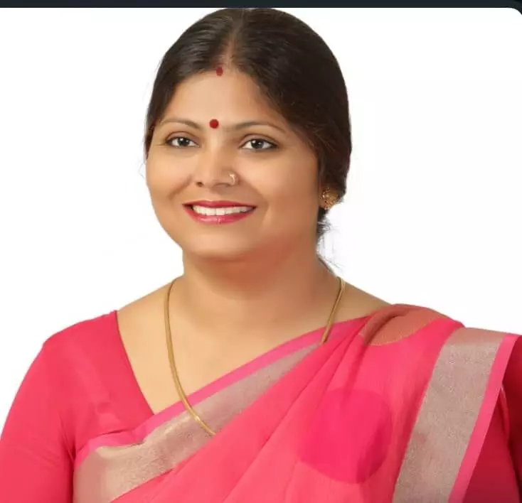 कांग्रेस जिलाध्यक्ष राखी गौतम बयान देते हुए दिखाई दे रही हैं। कांग्रेस जिलाध्यक्ष राखी गौतम बयान देते हुए दिखाई दे रही हैं।