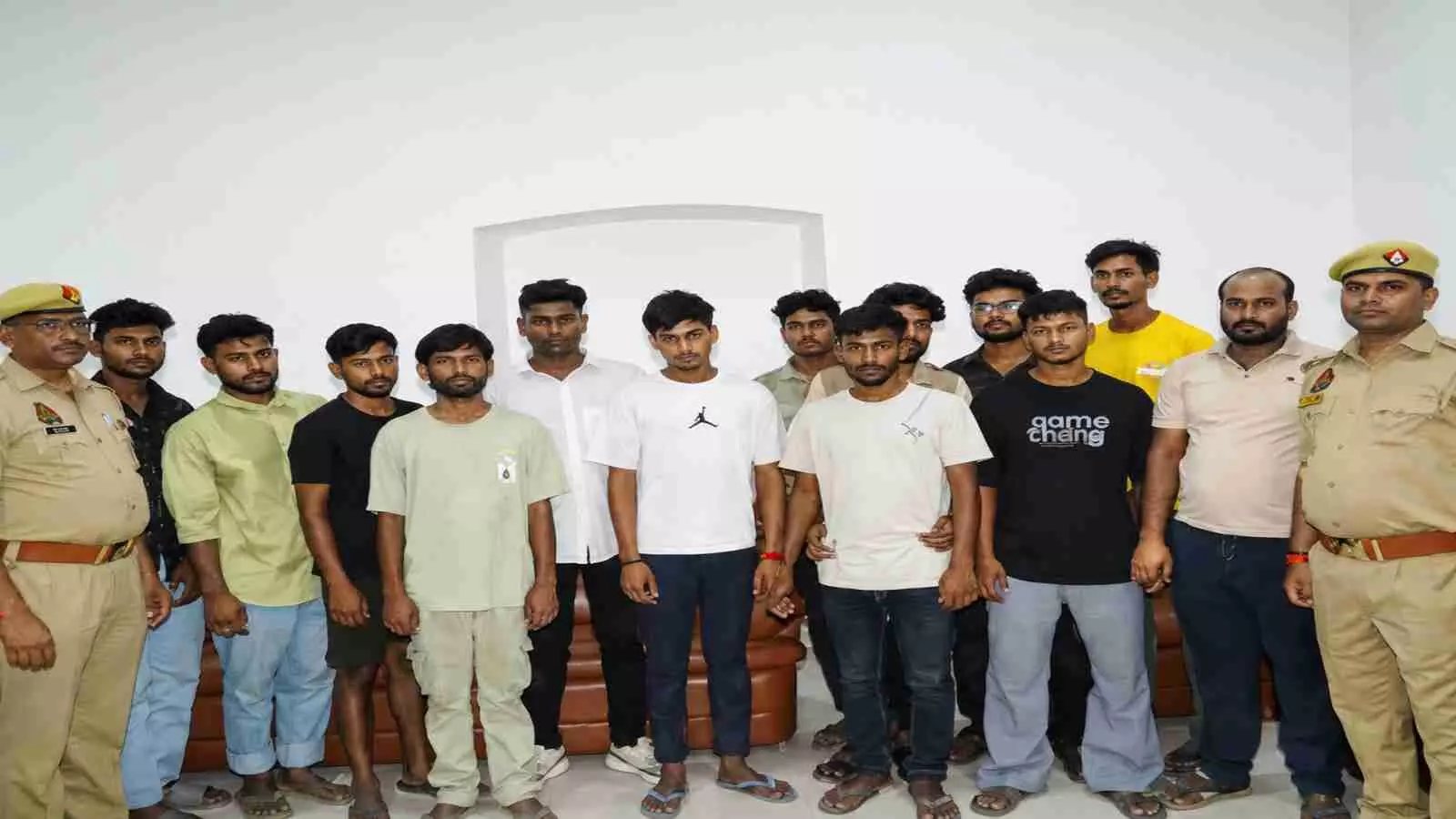 ऑपरेशन ‘साई-वज्र’ में बड़ा खुलासा: कानपुर से 13 साइबर ठग गिरफ्तार, देशभर में 2 करोड़ की ठगी का पर्दाफाश|