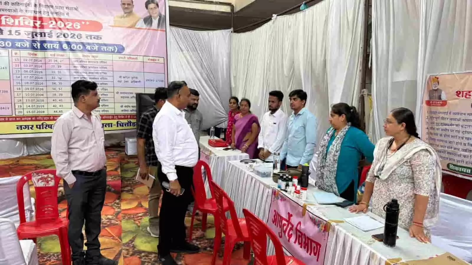 निम्बाहेड़ा नगर परिषद कैंप में आयुक्त दुर्गेश सिंह रावल अधिकारियों से चर्चा कर रहे हैं। निम्बाहेड़ा नगर परिषद कैंप में आयुक्त दुर्गेश सिंह रावल अधिकारियों से चर्चा कर रहे हैं।