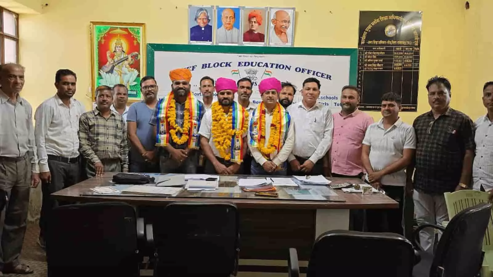 निजी विद्यालय संगठन द्वारा आयोजित सम्मान समारोह में उपस्थित शिक्षा अधिकारी और प्रतिनिधि। निजी विद्यालय संगठन द्वारा आयोजित सम्मान समारोह में उपस्थित शिक्षा अधिकारी और प्रतिनिधि।