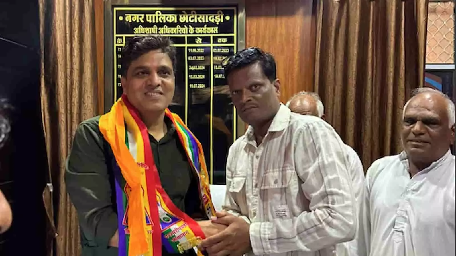 अधिशासी अधिकारी गणपत लाल खटीक का नगर पालिका कार्यालय में स्वागत किया गया। अधिशासी अधिकारी गणपत लाल खटीक का नगर पालिका कार्यालय में स्वागत किया गया।