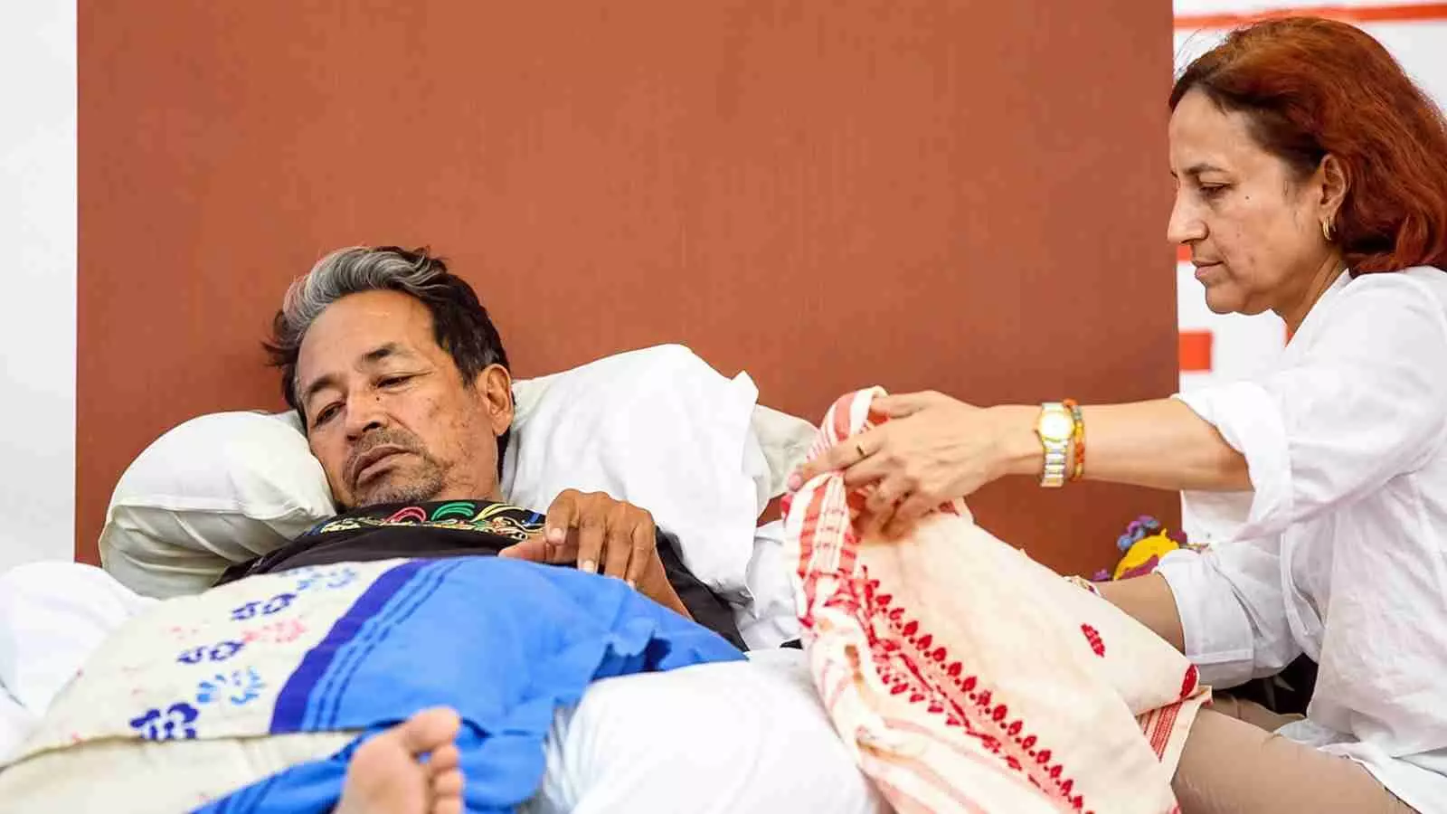 अस्पताल में उपचार करा रहे एक्टिविस्ट सोनम वांगचुक अपनी मांगों के समर्थन में अनशन पर हैं। अस्पताल में उपचार करा रहे एक्टिविस्ट सोनम वांगचुक अपनी मांगों के समर्थन में अनशन पर हैं।