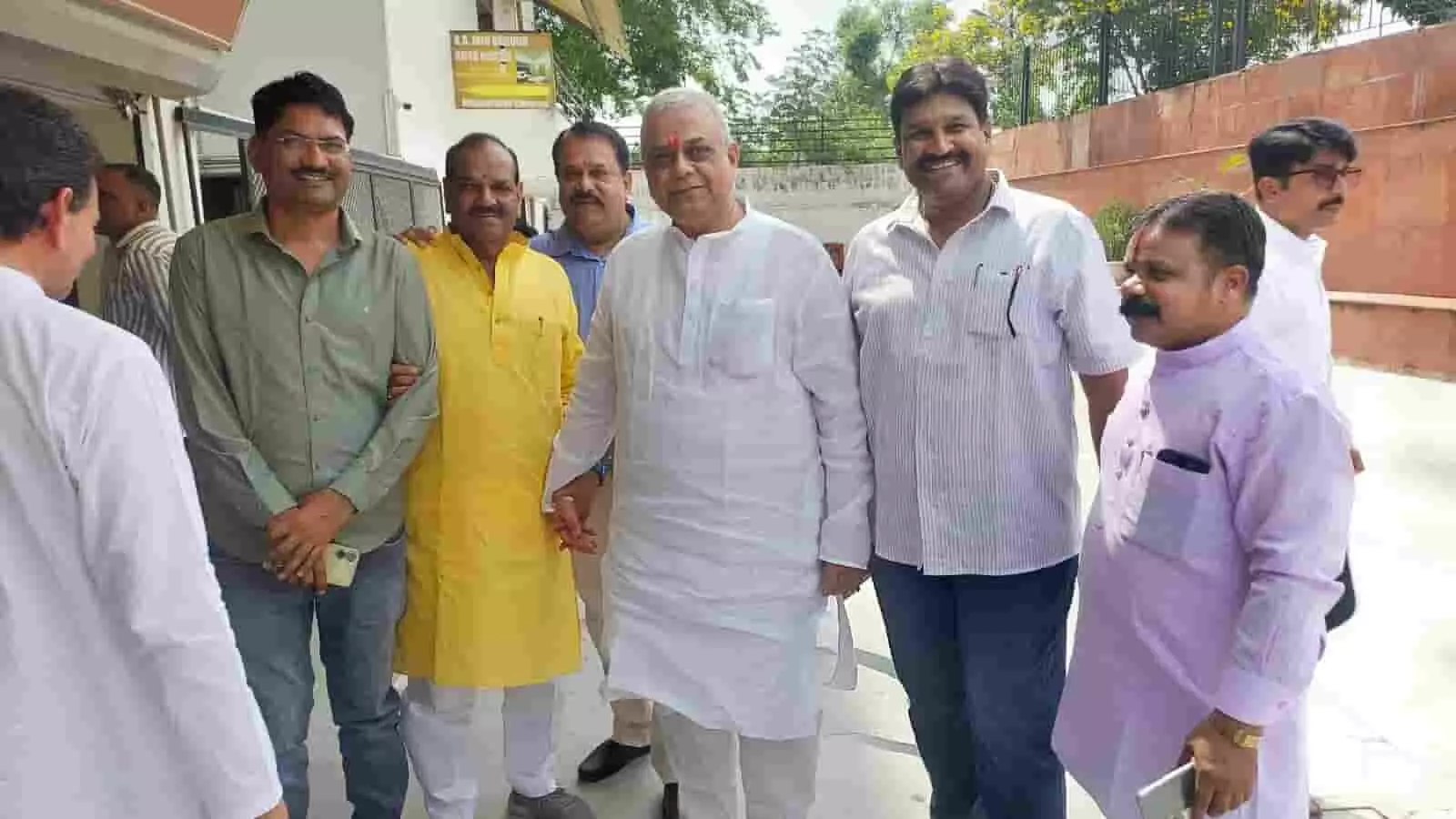 जयपुर में सम्मान समारोह के दौरान मौजूद विप्र फाउंडेशन के सदस्य और अतिथि।