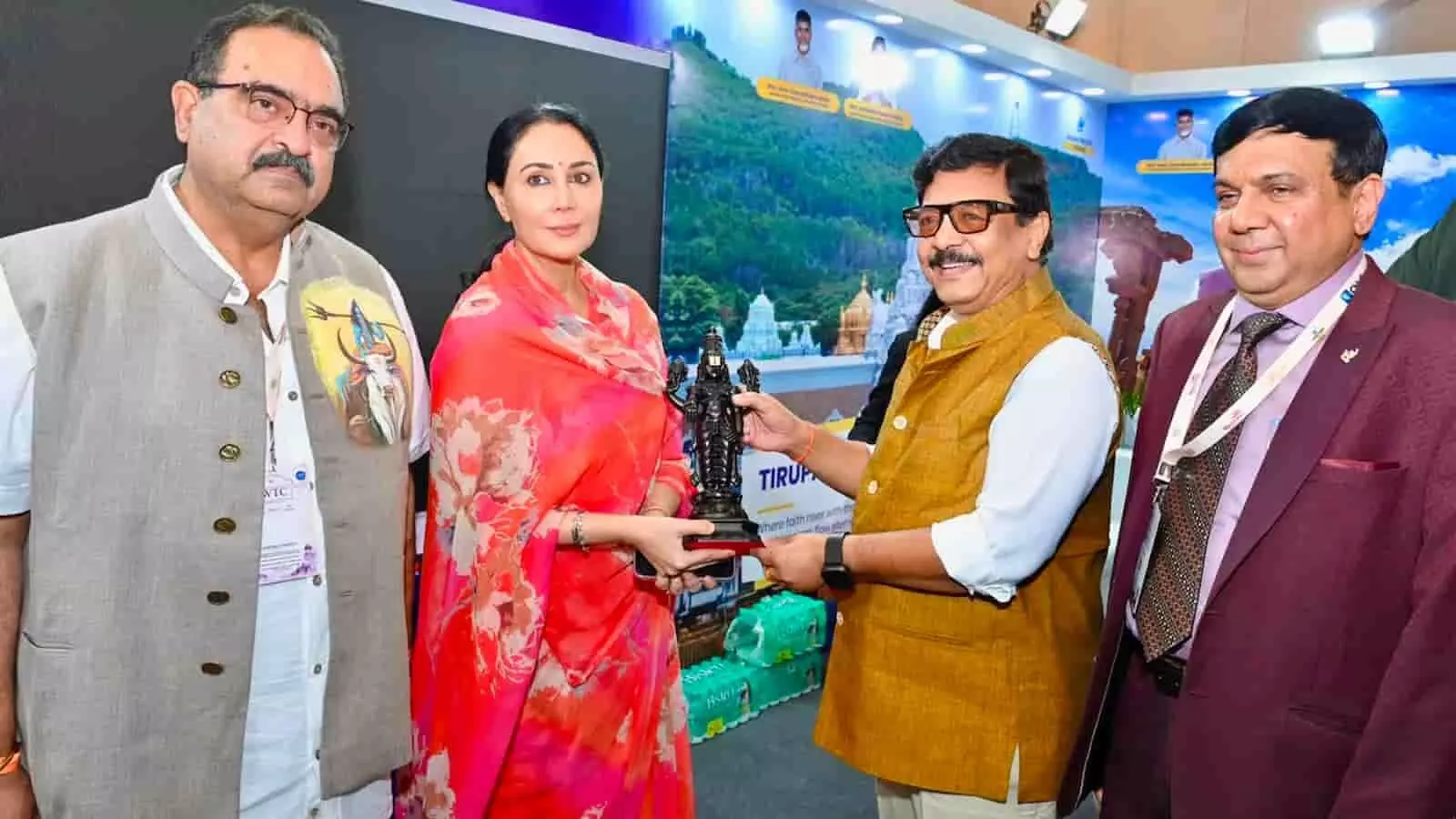 तस्वीर में उप मुख्यमंत्री दिया कुमारी जयपुर में कॉन्क्लेव के दौरान नजर आ रही हैं। तस्वीर में उप मुख्यमंत्री दिया कुमारी जयपुर में कॉन्क्लेव के दौरान नजर आ रही हैं।