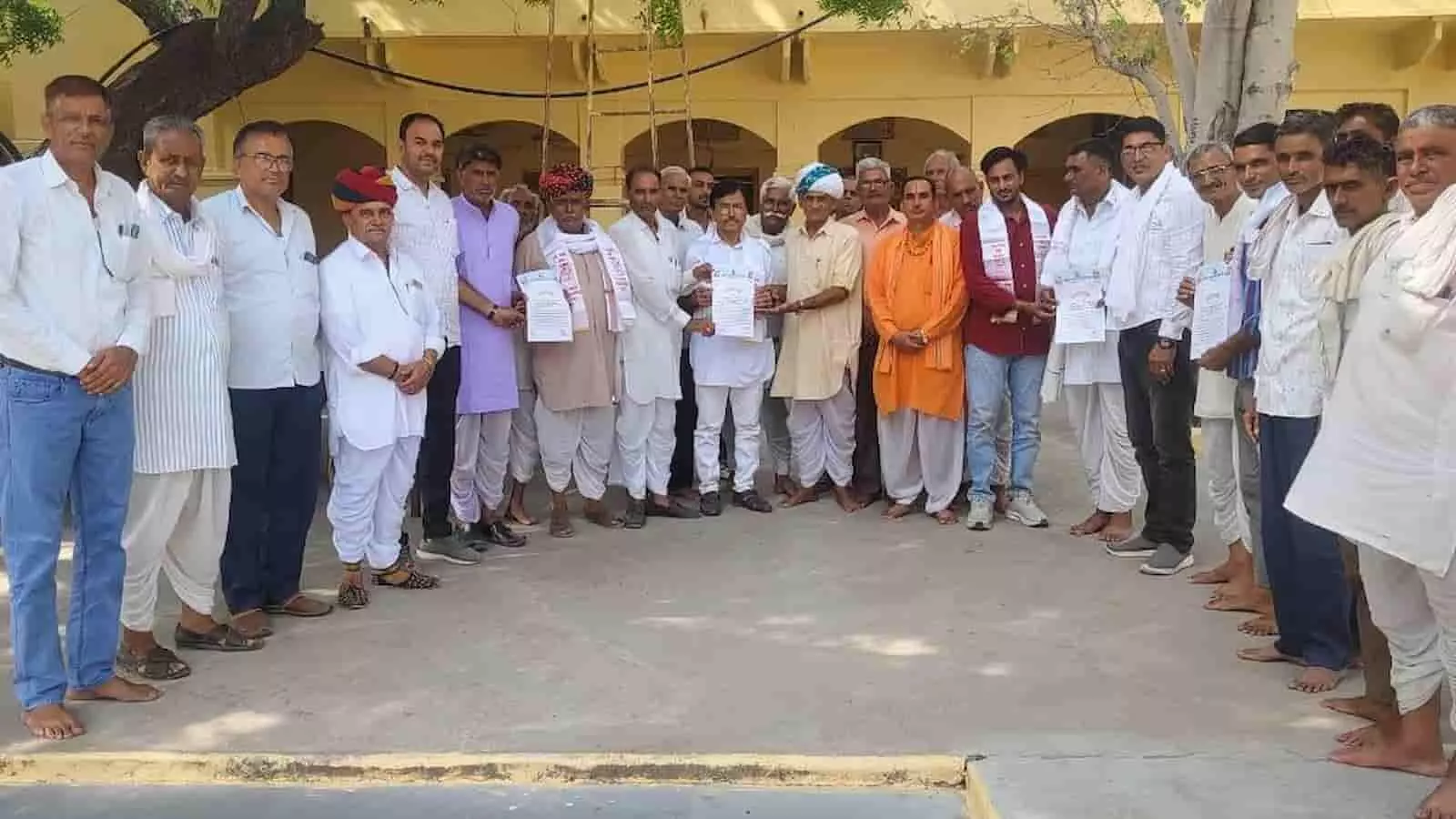 जाट महासभा के पदाधिकारी और समाज के लोग सामूहिक विवाह की तैयारी के लिए बैठक कर रहे हैं। जाट महासभा के पदाधिकारी और समाज के लोग सामूहिक विवाह की तैयारी के लिए बैठक कर रहे हैं।