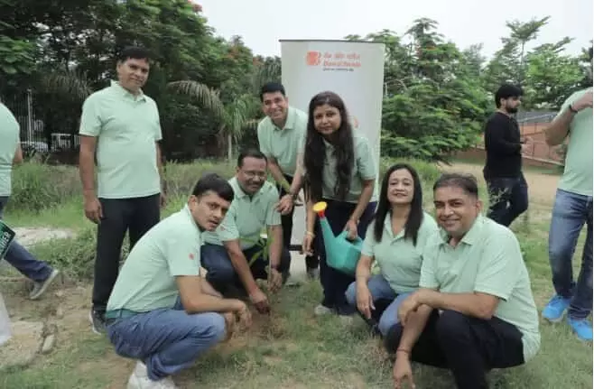 जयपुर में बैंक ऑफ़ बड़ौदा के स्थापना दिवस पर अधिकारी नजर आ रहे हैं। जयपुर में बैंक ऑफ़ बड़ौदा के स्थापना दिवस पर अधिकारी नजर आ रहे हैं।