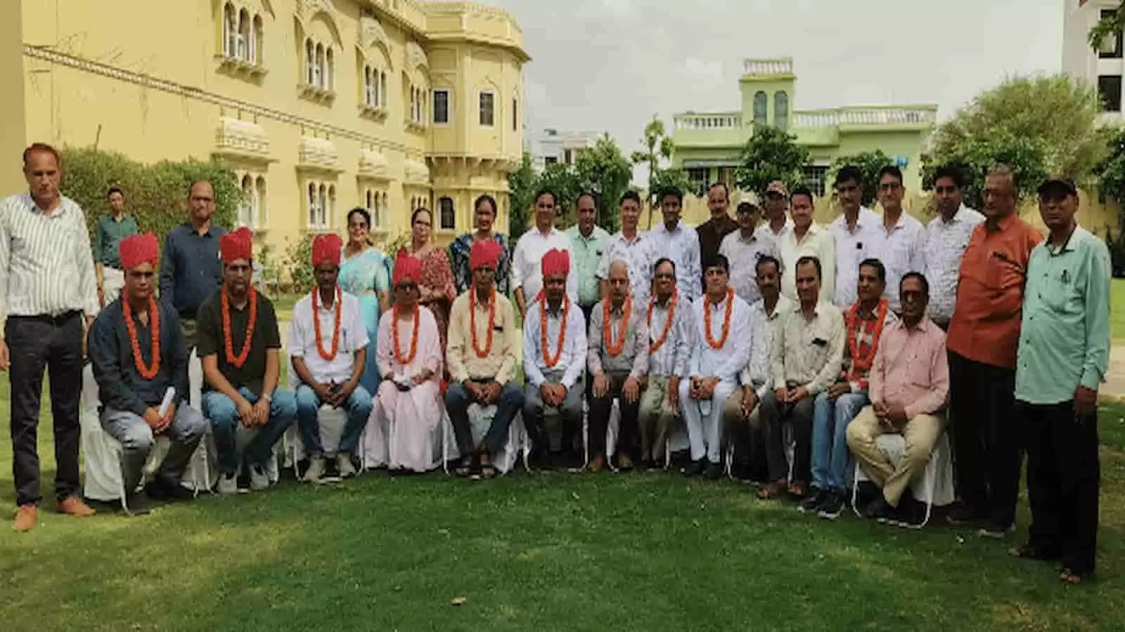 झुंझुनूं के जमुना रिसोर्ट में राजस्थान आयुर्वेद चिकित्सा अधिकारी संघ के निर्वाचन कार्यक्रम में उपस्थित पदाधिकारी। झुंझुनूं के जमुना रिसोर्ट में राजस्थान आयुर्वेद चिकित्सा अधिकारी संघ के निर्वाचन कार्यक्रम में उपस्थित पदाधिकारी।