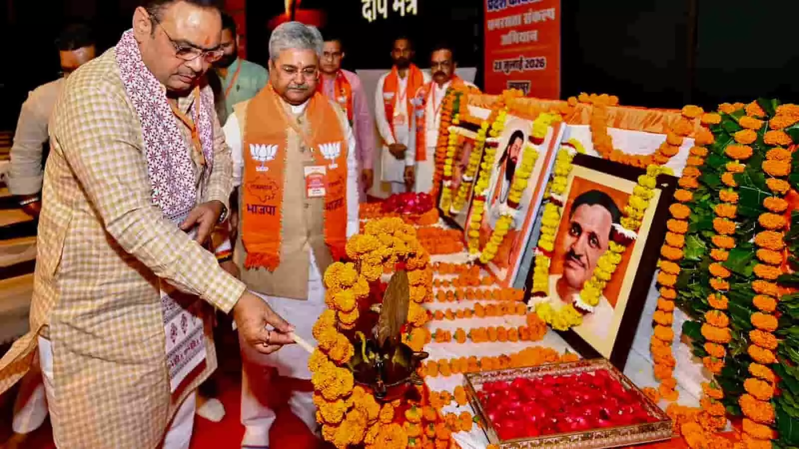 तस्वीर में राजस्थान के मुख्यमंत्री भजनलाल शर्मा एक कार्यक्रम के दौरान दीप प्रज्वलित करते हुए दिख रहे हैं। तस्वीर में राजस्थान के मुख्यमंत्री भजनलाल शर्मा एक कार्यक्रम के दौरान दीप प्रज्वलित करते हुए दिख रहे हैं।