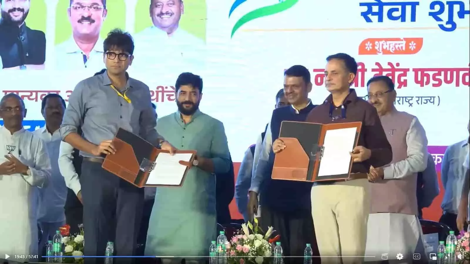 तस्वीर में मंच पर अभिजीत बांगर और कर्नल हिमांशु सिंह समझौता ज्ञापन पत्र दिखाते हुए। तस्वीर में मंच पर अभिजीत बांगर और कर्नल हिमांशु सिंह समझौता ज्ञापन पत्र दिखाते हुए।