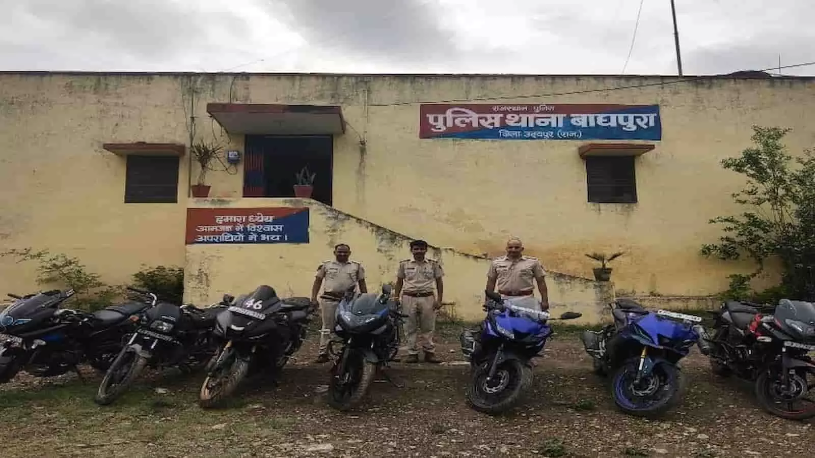 बाघपुरा पुलिस का बड़ा अभियान: स्टंटबाजी कर जान जोखिम में डालने वाले 8 पावर बाइक सवारों की बाइकें जब्त