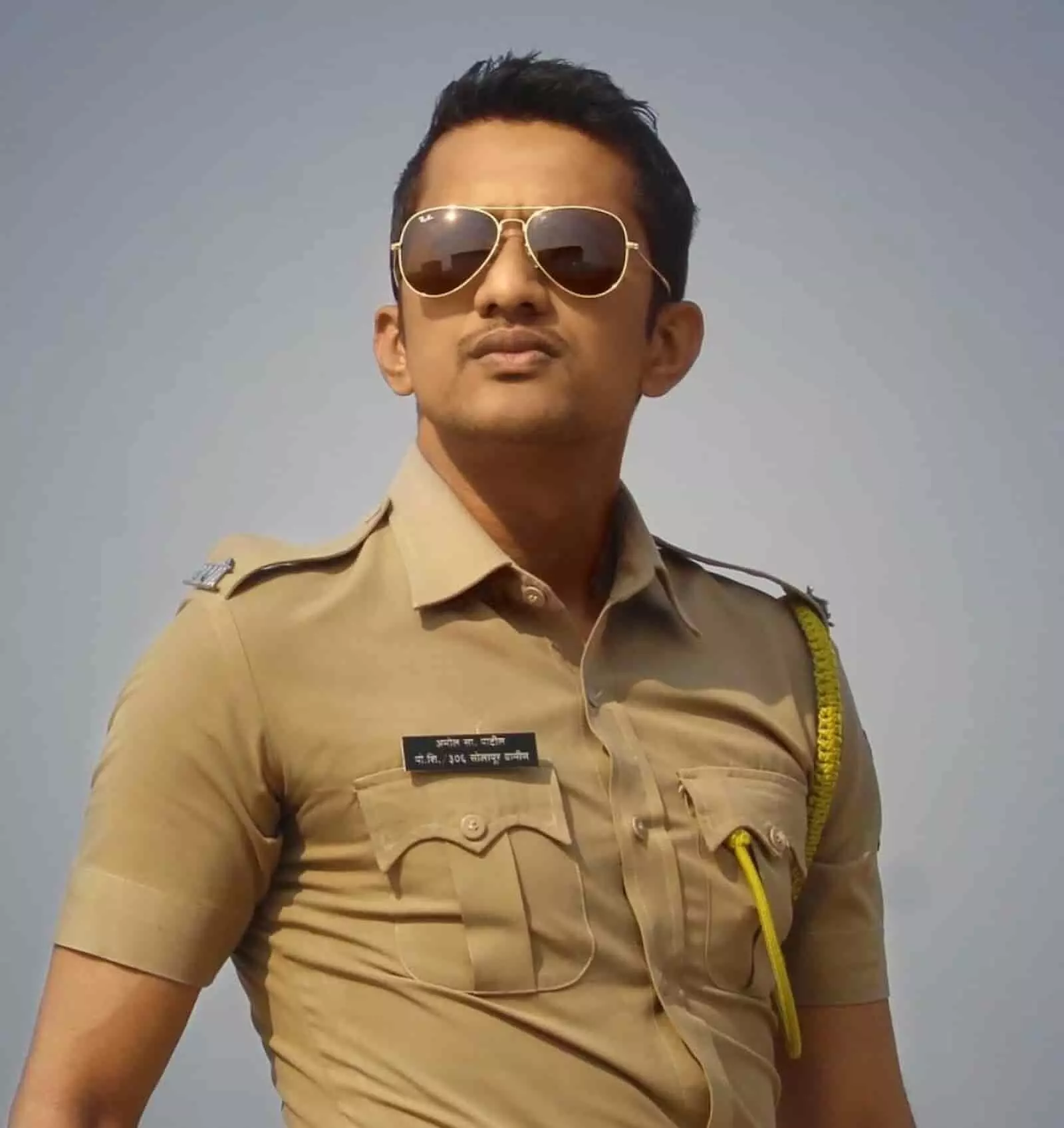तस्वीर में पुलिस उपनिरीक्षक पद पर चयनित अमोल साताप्पा पाटील कोल्हापुर में दिख रहे हैं। तस्वीर में पुलिस उपनिरीक्षक पद पर चयनित अमोल साताप्पा पाटील कोल्हापुर में दिख रहे हैं।