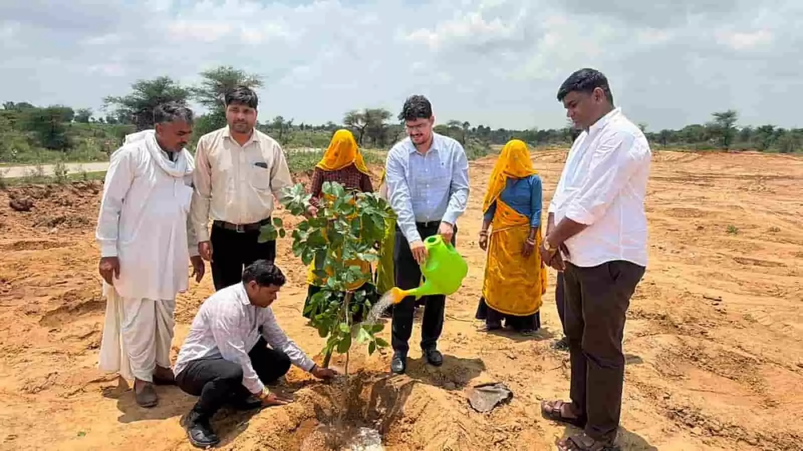 अमरगढ़ में सीईओ गौरव बुड़ानिया ने नर्सरी-चारागाह विकास कार्यों का किया निरीक्षण