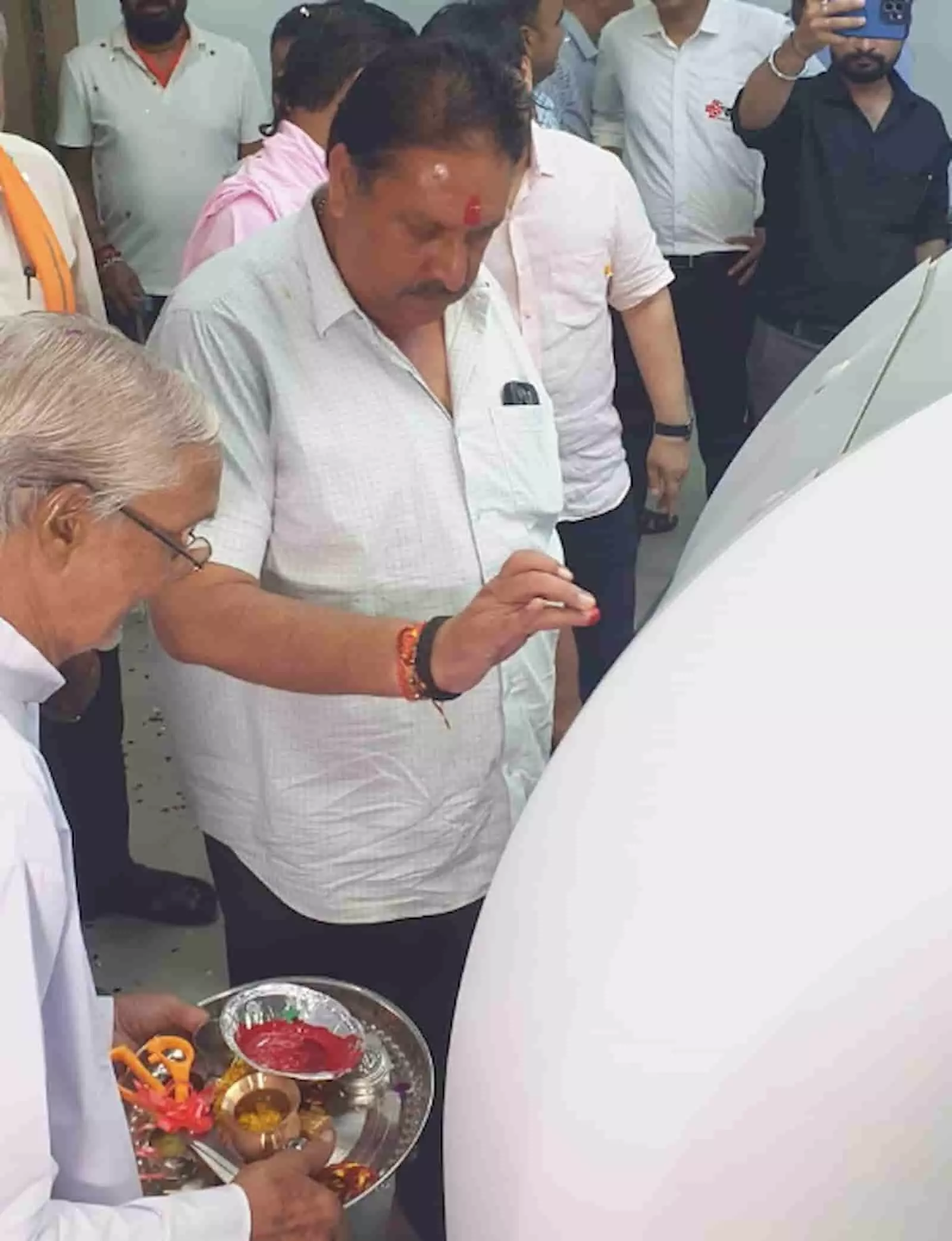 आमेट के अस्पताल में नई सीटी स्कैन मशीन का शुभारंभ करते विधायक सुरेन्द्र सिंह राठौड़ की तस्वीर। आमेट के अस्पताल में नई सीटी स्कैन मशीन का शुभारंभ करते विधायक सुरेन्द्र सिंह राठौड़ की तस्वीर।